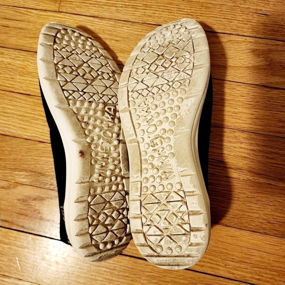 Minnetonka Black White Discover Woven Slipper Slip On Shoe Women's Size 10 M EUC - Picture 11 of 14